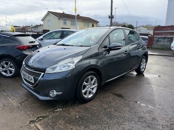 Used Peugeot 208 2015 for sale - 77394999: Photo