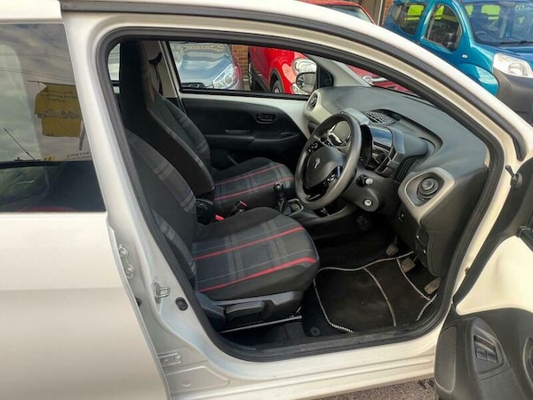 Used Peugeot 108 2016 for sale - 76292233: Photo 11
