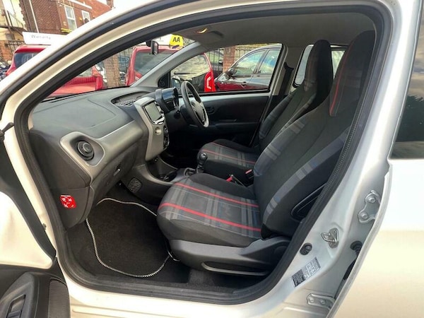Used Peugeot 108 2016 for sale - 76292233: Photo 14