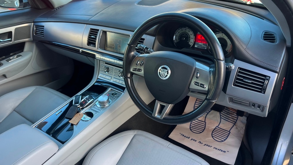 Used Jaguar XF 2011 for sale - 77289406: Photo 8