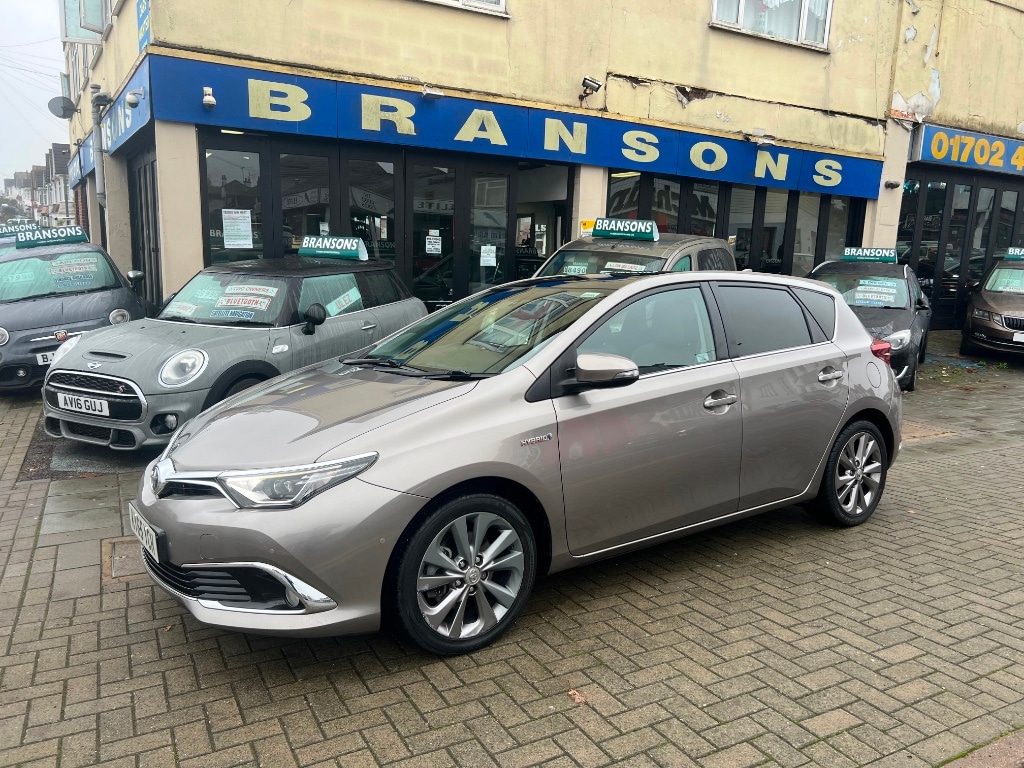 Used Toyota Auris 2015 for sale - 76630380: Photo 2