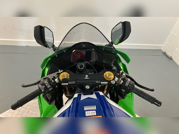 Used Kawasaki Ninja Zx 10 2024 for sale - bike-77251059: Photo