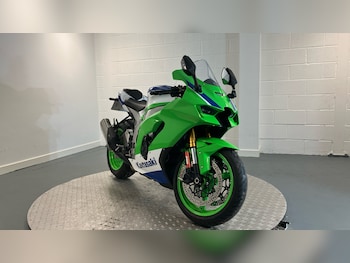 Used Kawasaki Ninja Zx 10 2024 for sale - bike-77251059: Photo