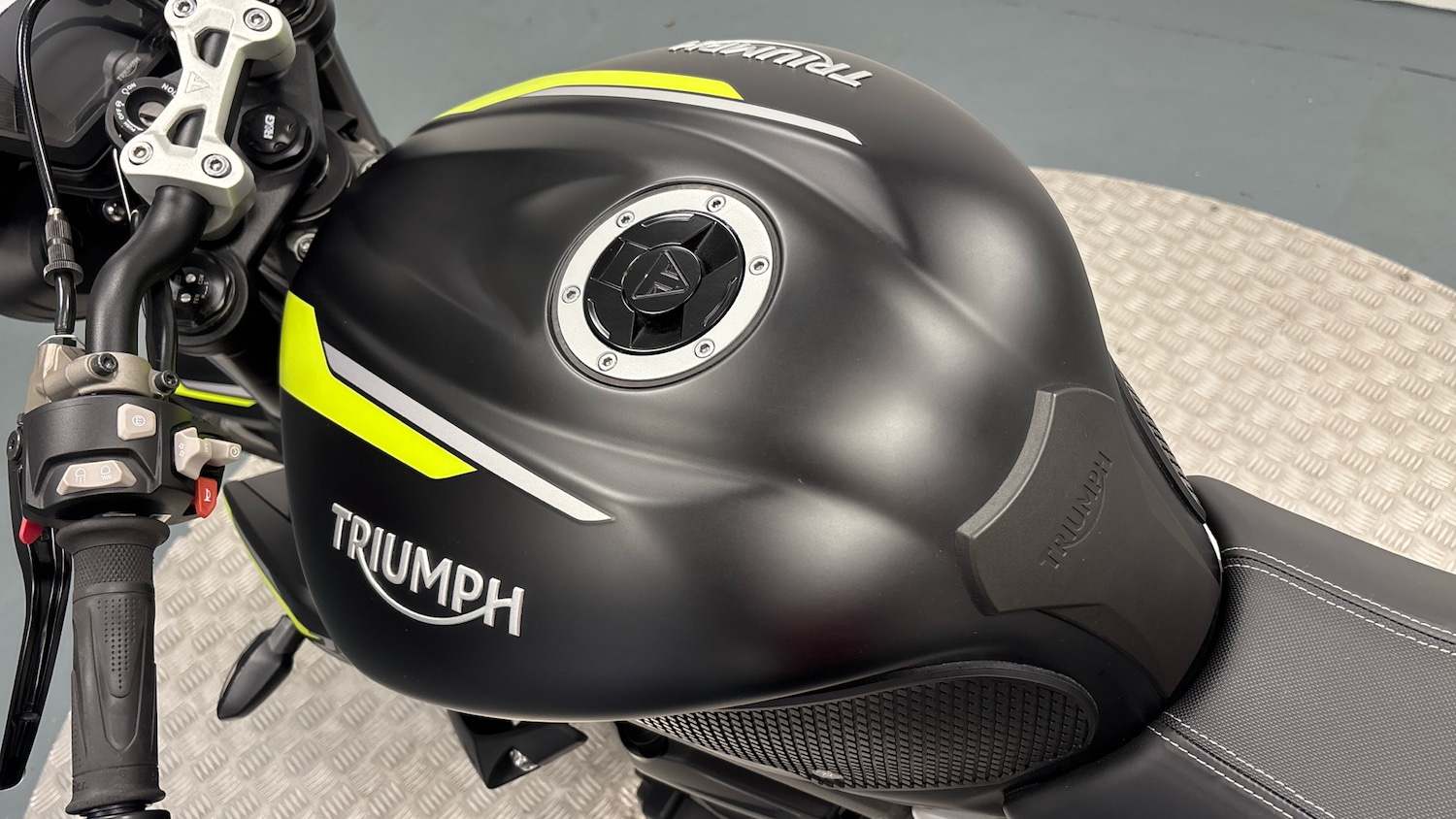 Used Triumph STREET 2021 for sale - 78939371: Photo 15