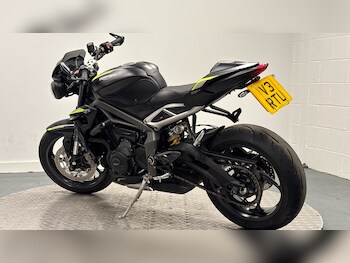 Used Triumph STREET 2021 for sale - bike-78939371: Photo