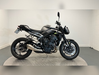 Used Triumph STREET 2024 for sale - bike-78316517: Photo