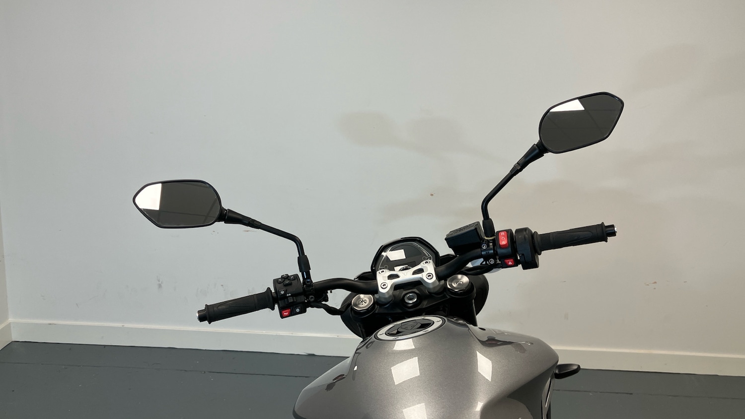 Used Triumph STREET 2024 for sale - 78316517: Photo 2