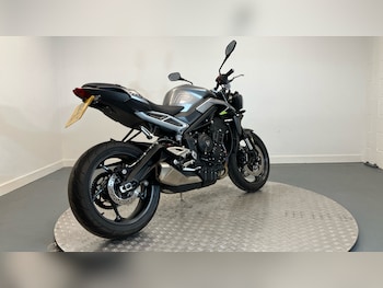 Used Triumph STREET 2024 for sale - bike-78316517: Photo