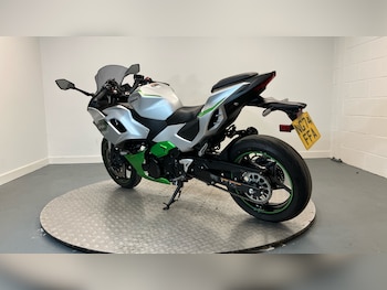 Used Kawasaki Ninja 2024 for sale - bike-78038518: Photo