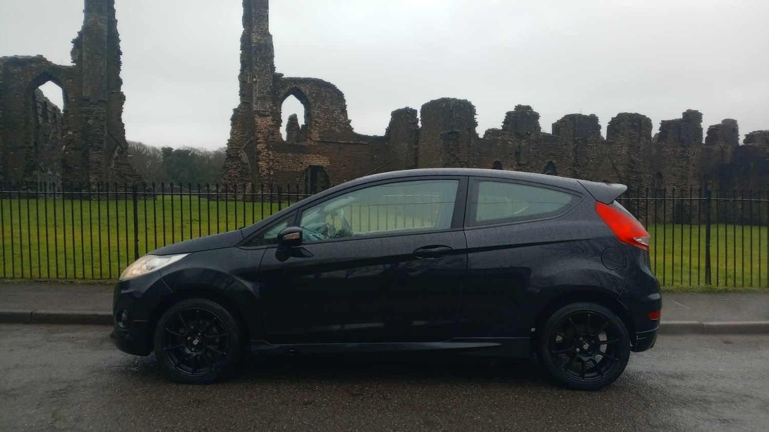 Used Ford Fiesta 2011 for sale - 77168020: Photo 2