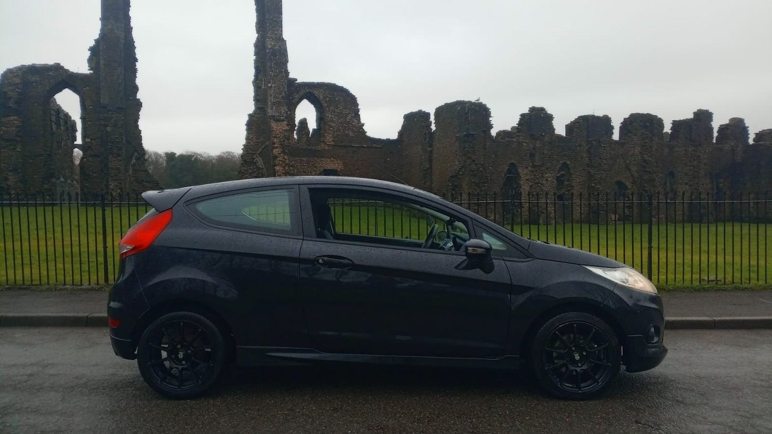 Used Ford Fiesta 2011 for sale - 77168020: Photo 4