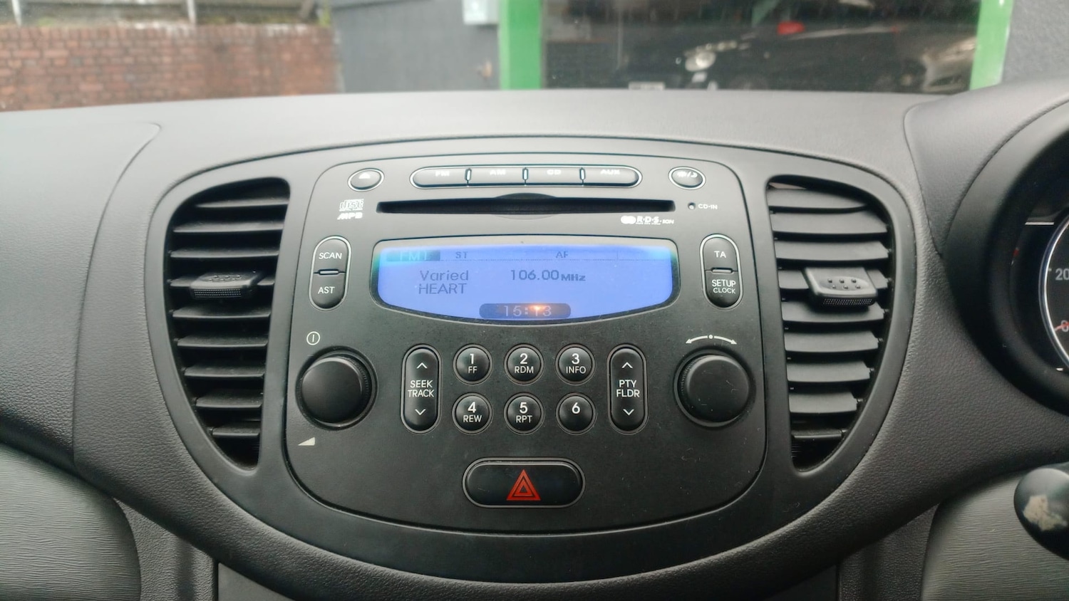 Used Hyundai i10 2011 for sale - 77321857: Photo 13