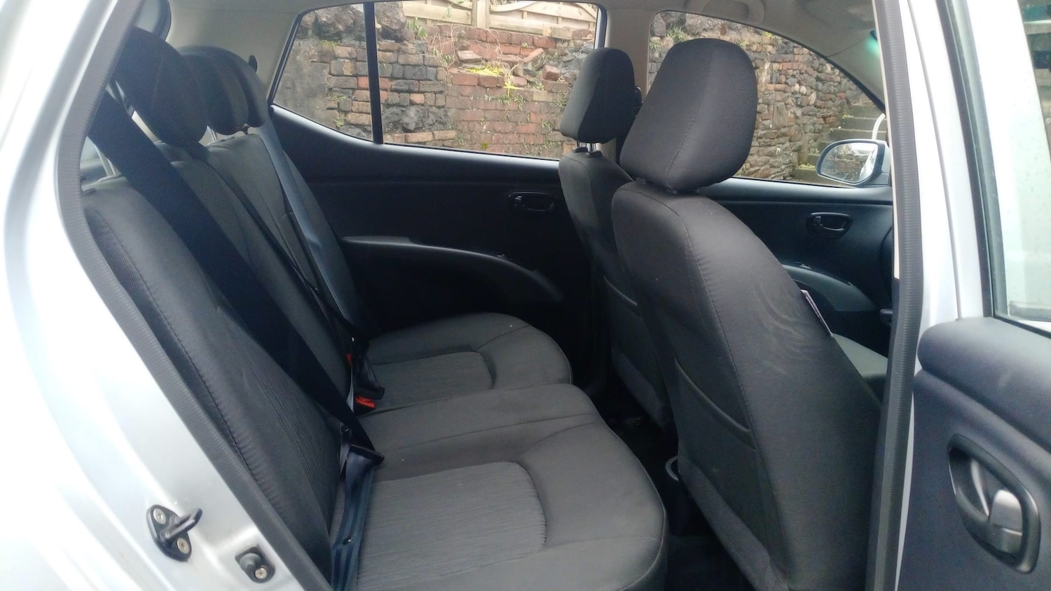 Used Hyundai i10 2011 for sale - 77321857: Photo 9