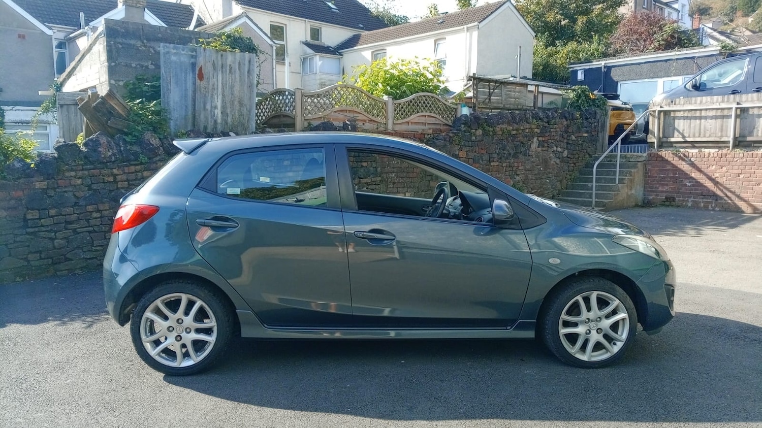 Used Mazda Mazda2 2011 for sale - 75891772: Photo 2