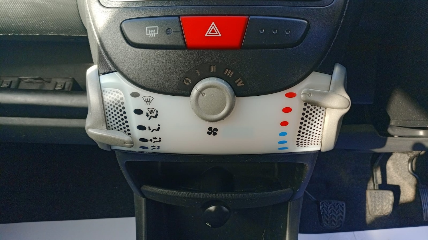 Used Toyota AYGO 2014 for sale - 76331142: Photo 16