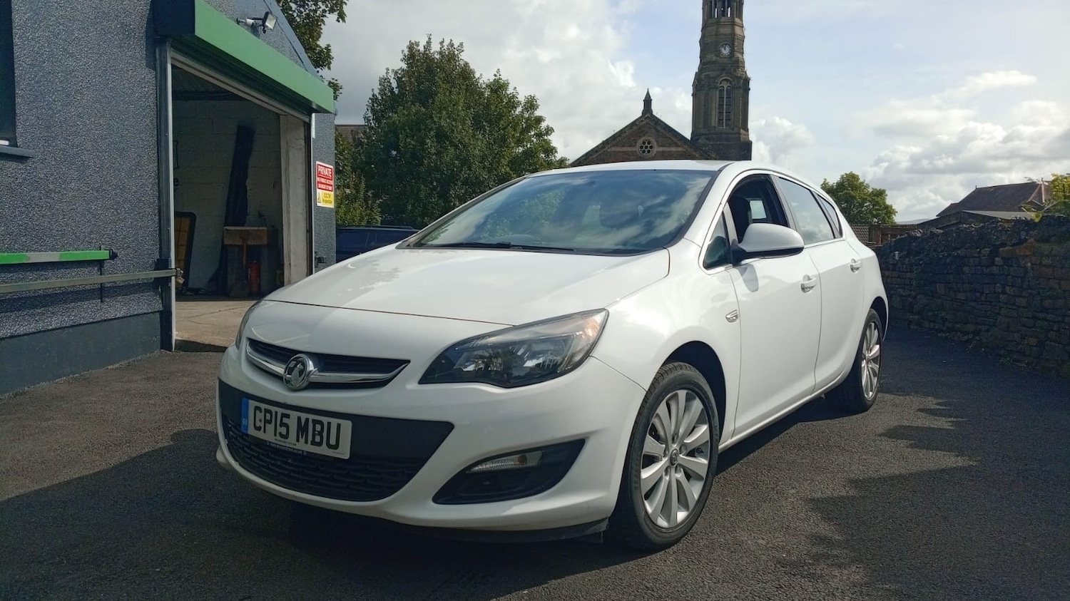 Used Vauxhall Astra 2015 for sale - 75603931: Photo 2