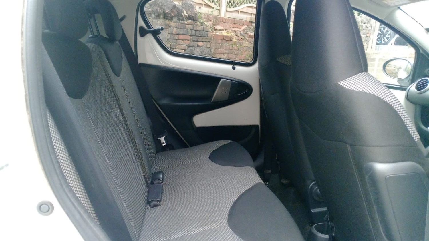 Used Toyota AYGO 2014 for sale - 76242625: Photo 10