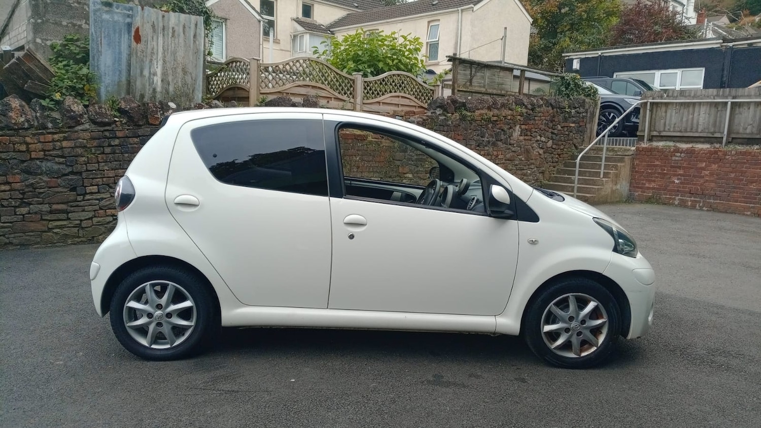 Used Toyota AYGO 2014 for sale - 76242625: Photo 2