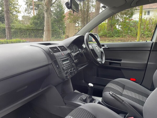 Used Volkswagen Polo 2009 for sale - 74022625: Photo 9