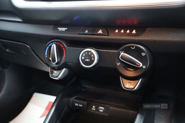 Used Kia Stonic 2017 for sale - 76474266: Photo 32