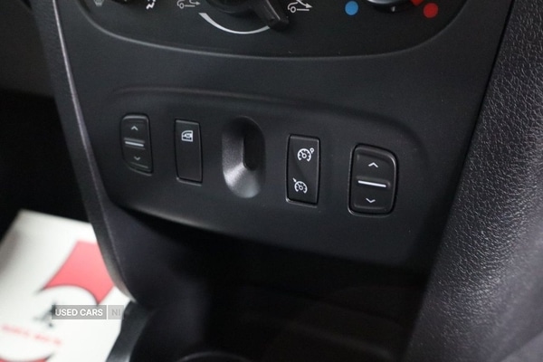 Used Dacia Sandero Stepway 2017 for sale - 76153696: Photo 30