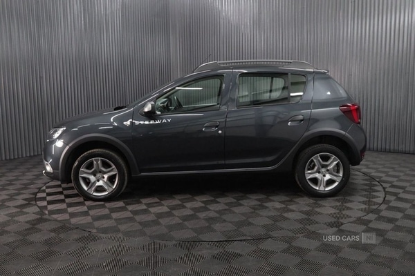 Used Dacia Sandero Stepway 2017 for sale - 76153696: Photo 4