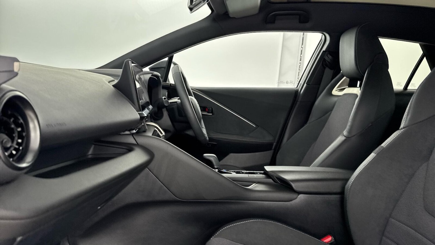 Used Toyota C-HR 2024 for sale - 76676603: Photo 10