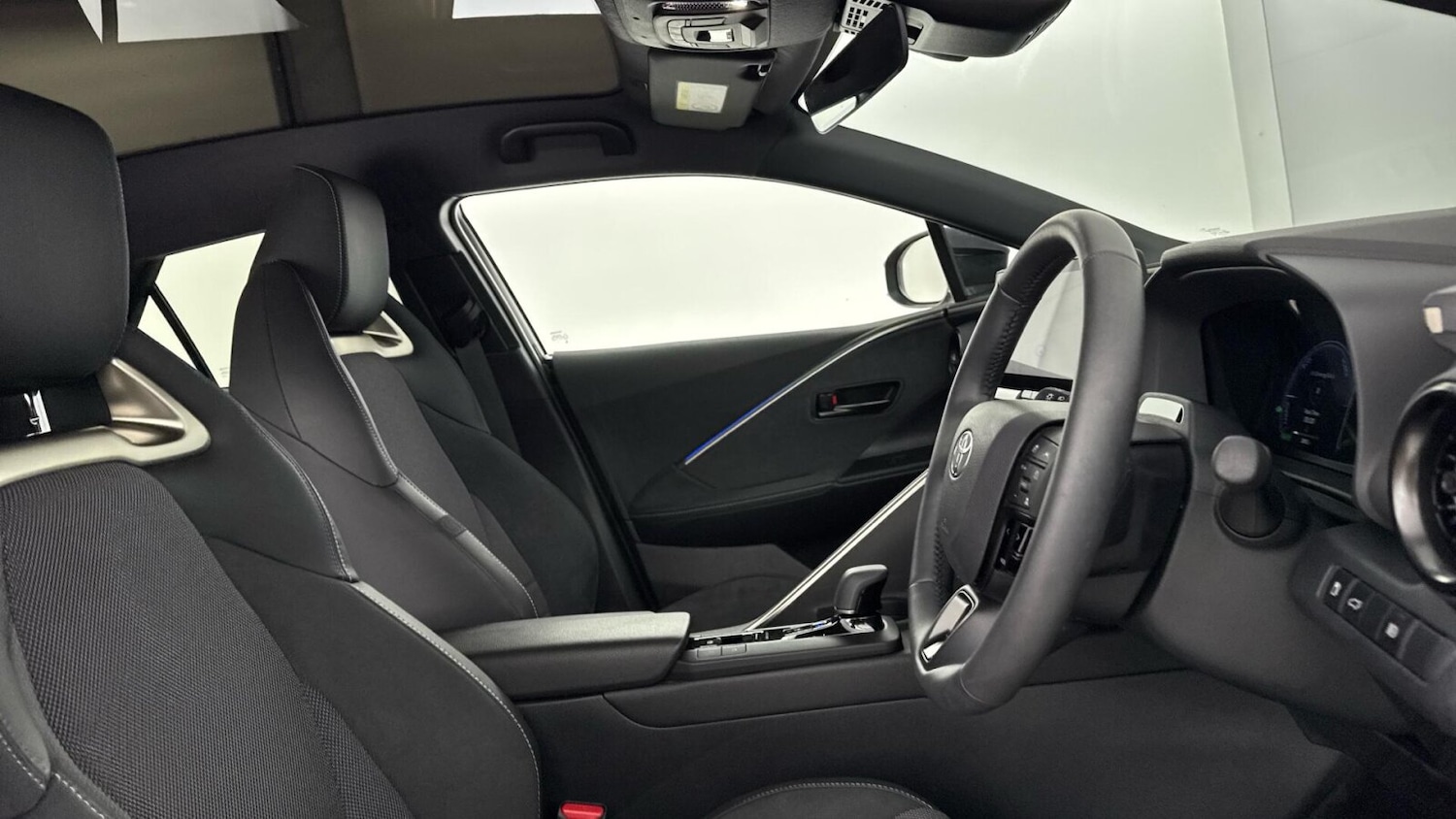 Used Toyota C-HR 2024 for sale - 76676603: Photo 11