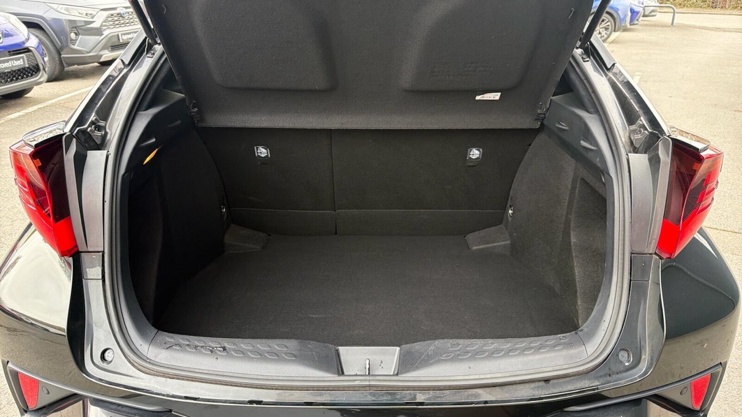 Used Toyota C-HR 2023 for sale - 78057206: Photo 18