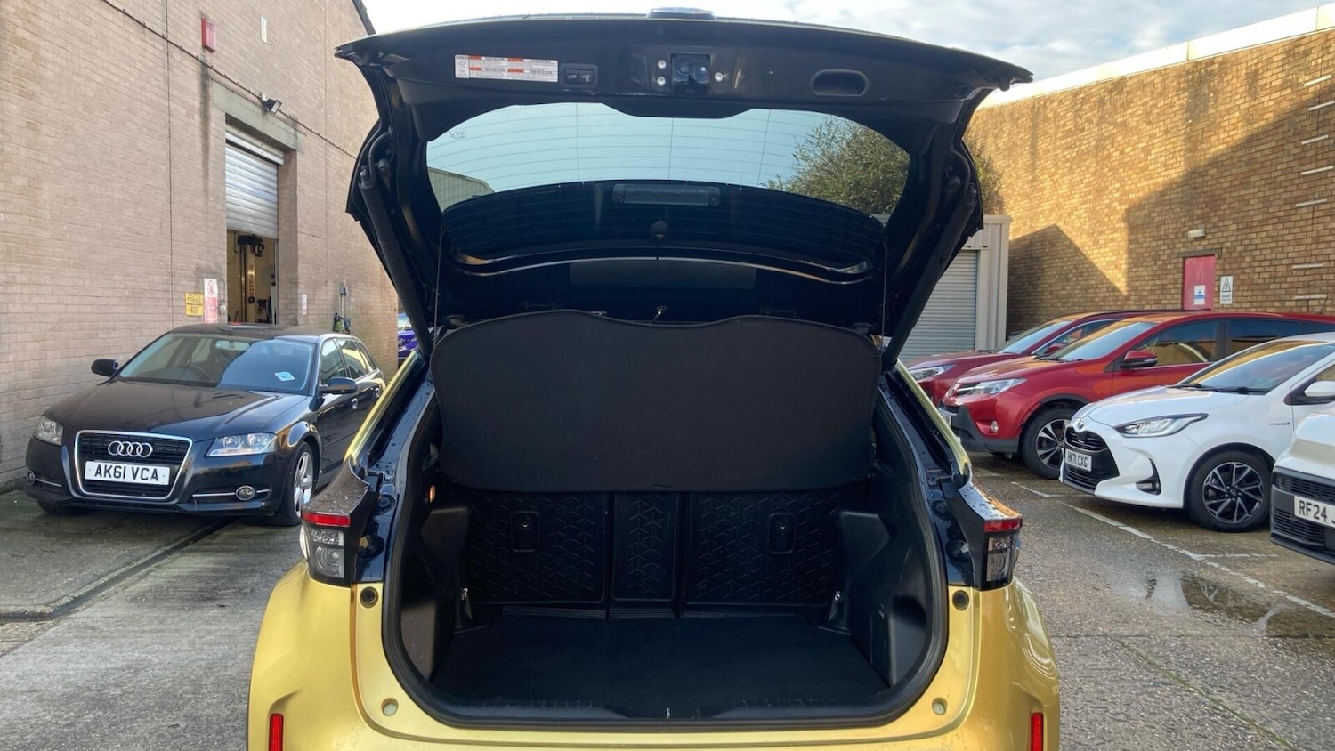 Used Toyota Yaris Cross 2022 for sale - 77077199: Photo 14