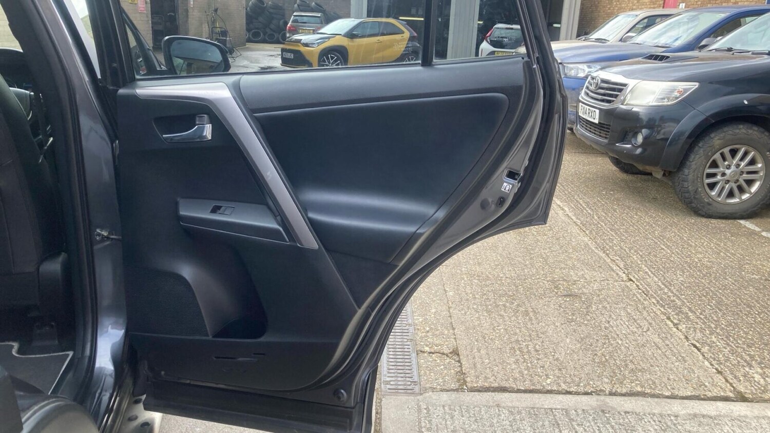 Used Toyota RAV4 2018 for sale - 78053465: Photo 13