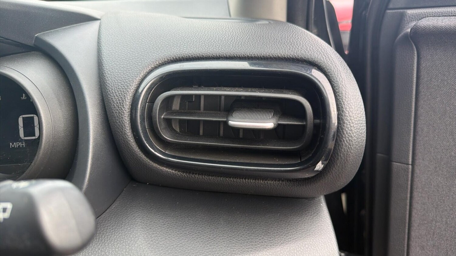 Used Toyota Yaris 2023 for sale - 76676190: Photo 22