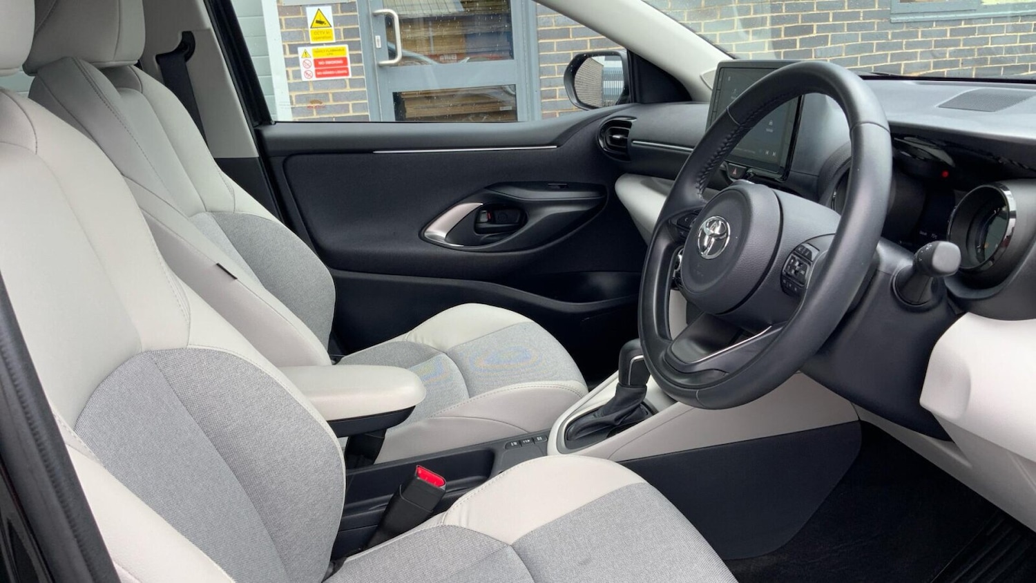 Used Toyota Yaris 2023 for sale - 77311461: Photo 14