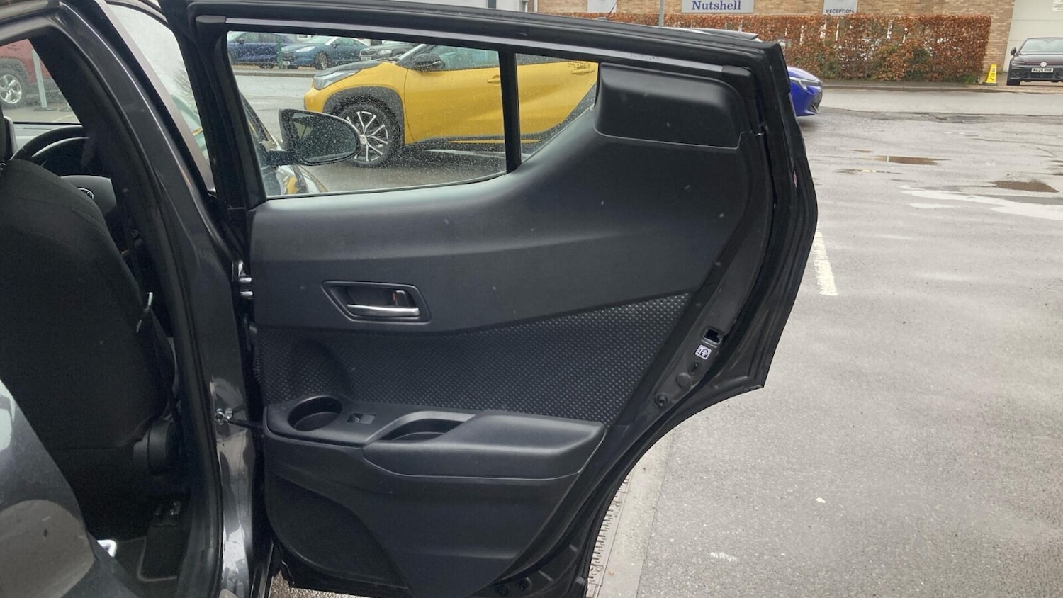 Used Toyota C-HR 2023 for sale - 77662360: Photo 17