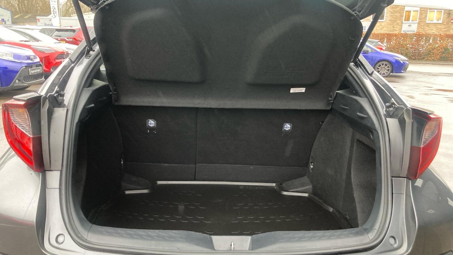 Used Toyota C-HR 2023 for sale - 77662360: Photo 18