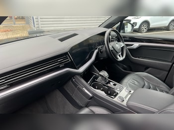 Used Volkswagen Touareg 2020 for sale - 76350782: Photo