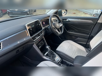 Used Volkswagen T-Roc 2023 for sale - 76908122: Photo