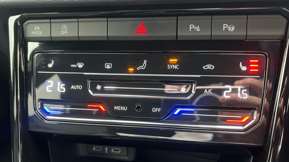 Used Volkswagen T-Roc 2025 for sale - 76434945: Photo 25