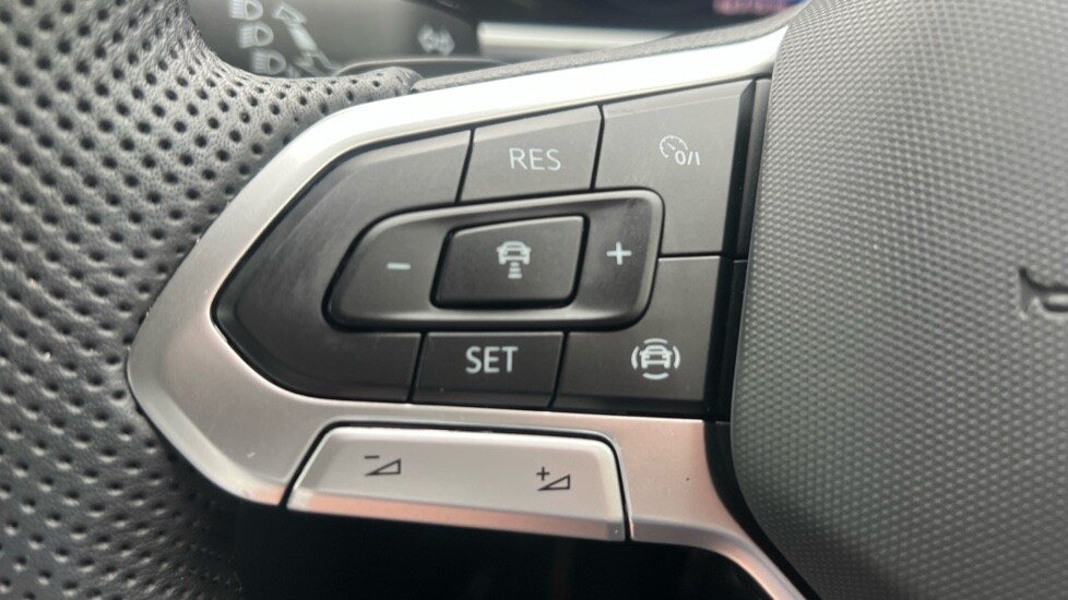 Used Volkswagen T-Roc 2025 for sale - 76434945: Photo 31