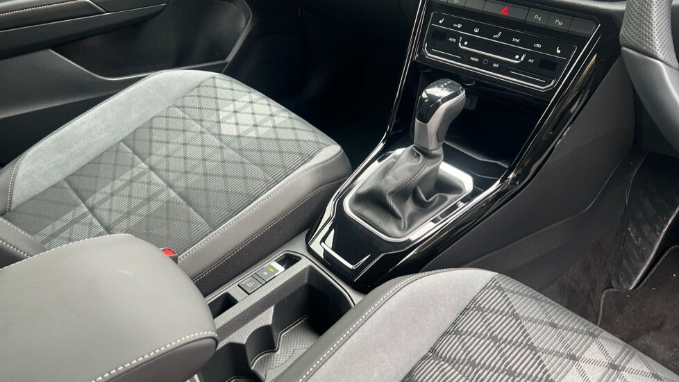 Used Volkswagen T-Roc 2025 for sale - 76434945: Photo 35