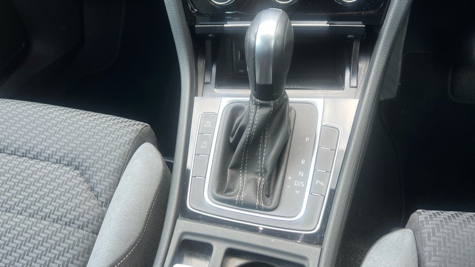 Used Volkswagen Golf 2020 for sale - 76191188: Photo 36