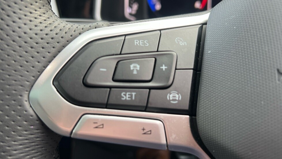 Used Volkswagen T-Roc 2025 for sale - 76552494: Photo 31