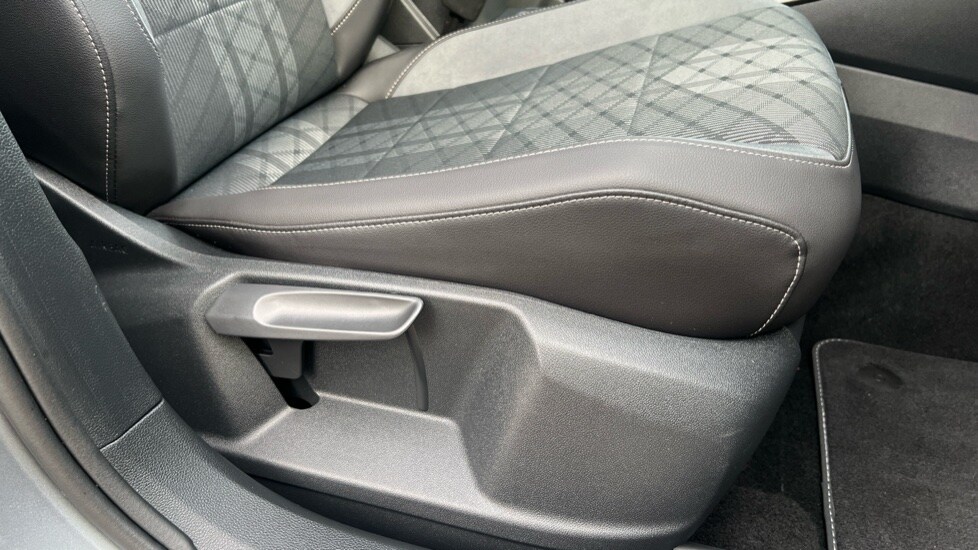 Used Volkswagen T-Roc 2025 for sale - 76552494: Photo 39