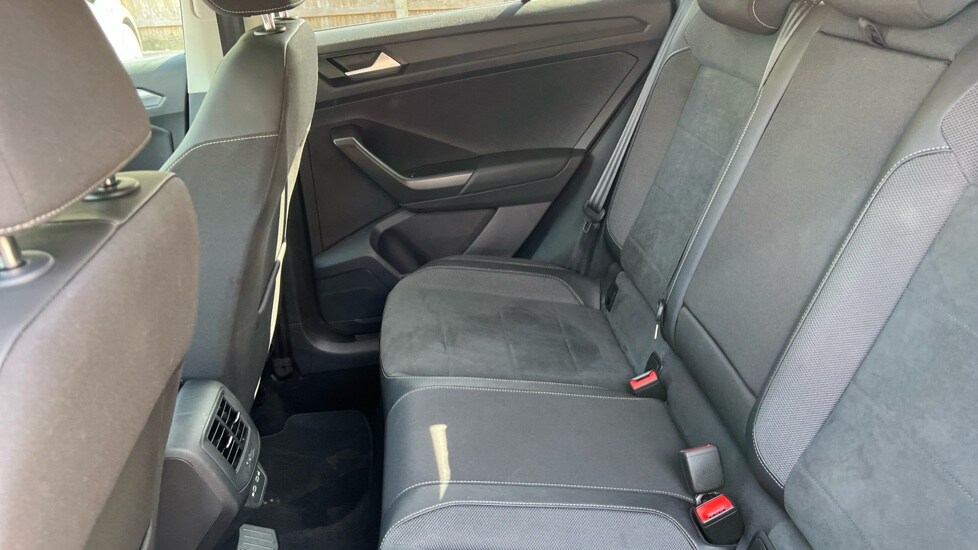 Used Volkswagen T-Roc 2024 for sale - 75874258: Photo 15