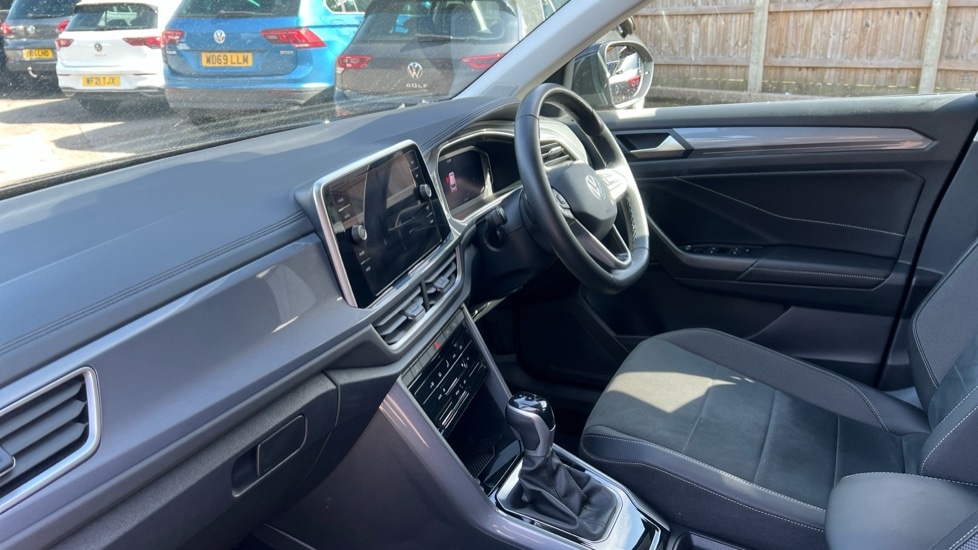 Used Volkswagen T-Roc 2024 for sale - 75874258: Photo 2