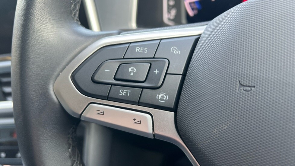 Used Volkswagen T-Roc 2024 for sale - 75874258: Photo 31