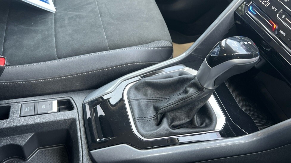 Used Volkswagen T-Roc 2024 for sale - 75874258: Photo 35