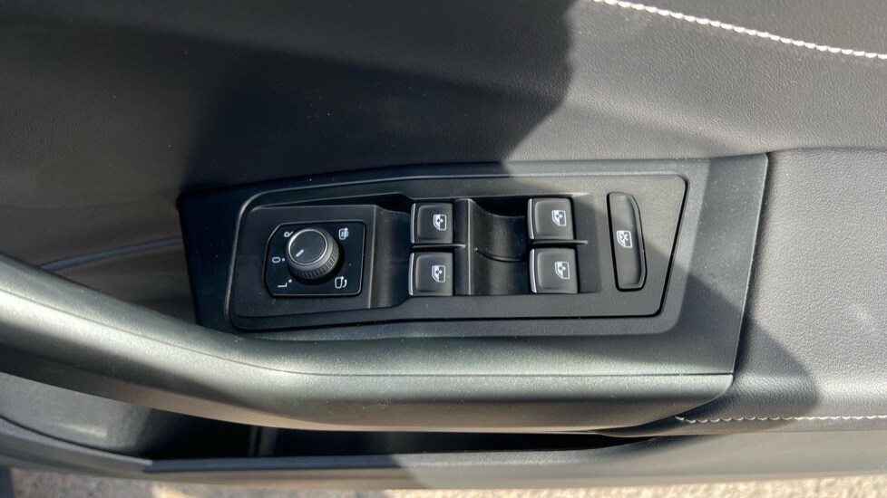 Used Volkswagen T-Roc 2024 for sale - 75874258: Photo 37