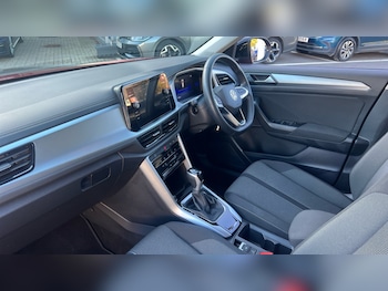 Used Volkswagen T-Roc 2023 for sale - 76124688: Photo 2