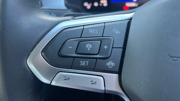 Used Volkswagen T-Roc 2023 for sale - 76124688: Photo 31